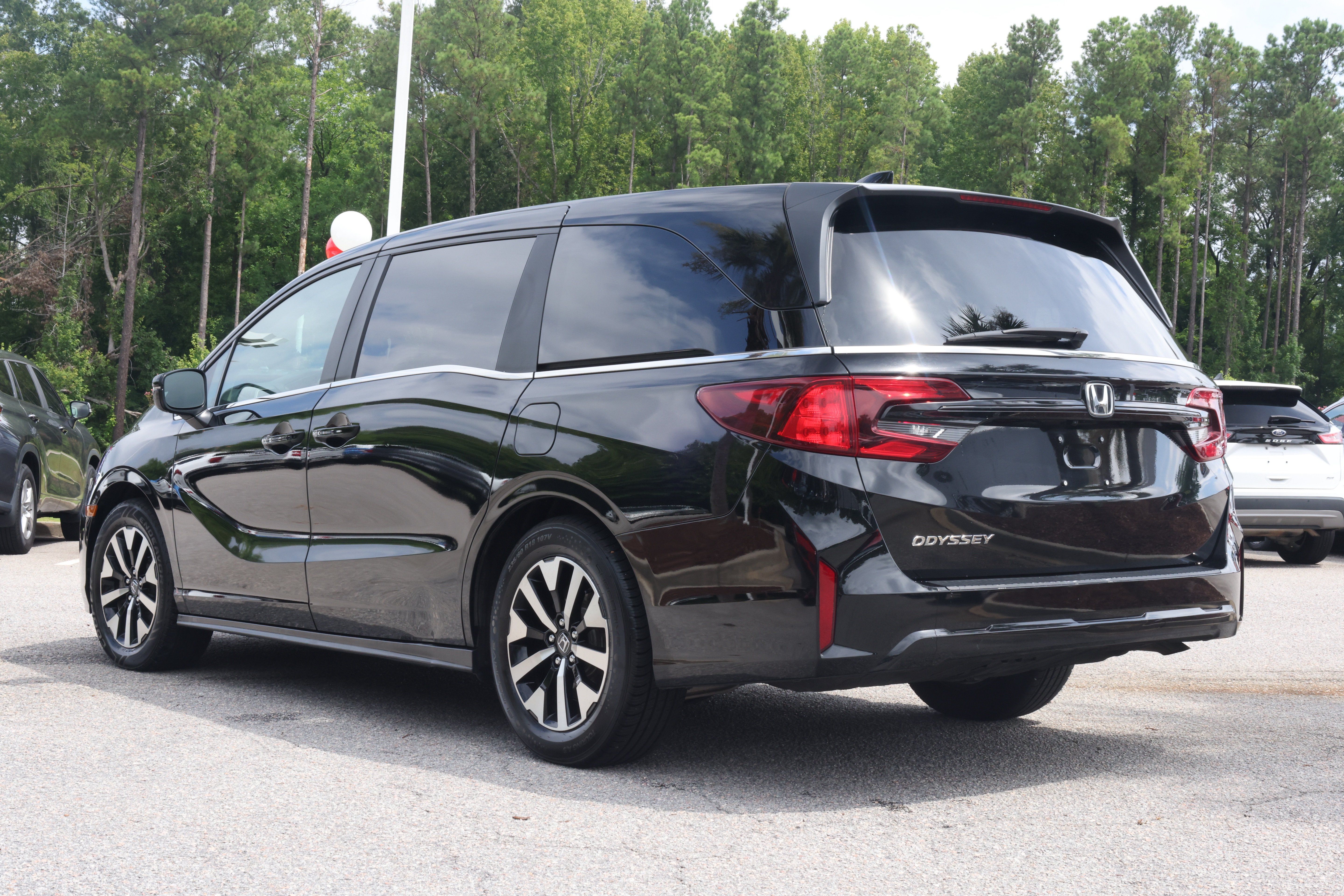 Used 2025 Honda Odyssey EX-L image 3