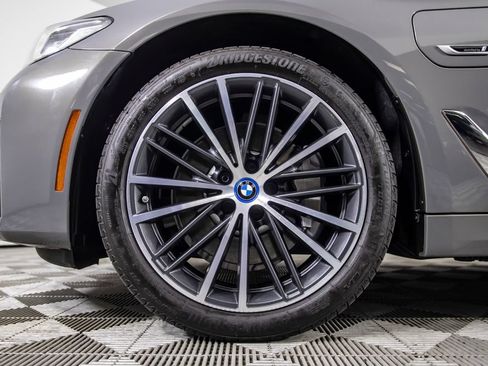 Used 2022 BMW 530e w/ Premium Package RWD image 37