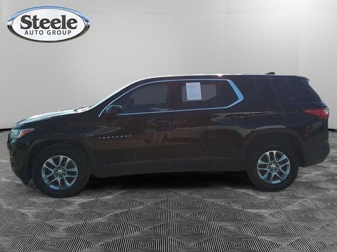 Used 2021 Chevrolet Traverse LS image 2