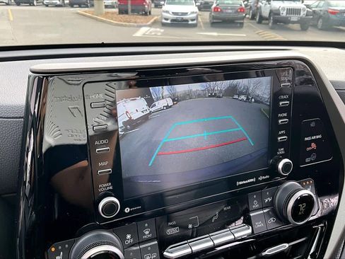 Used 2022 Toyota Highlander XLE image 27