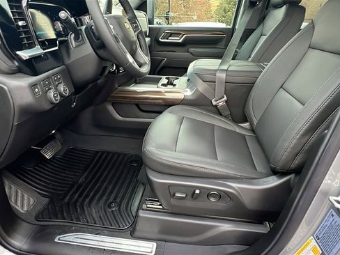 New 2026 Chevrolet Silverado 3500 LT w/ All Star Edition image 13