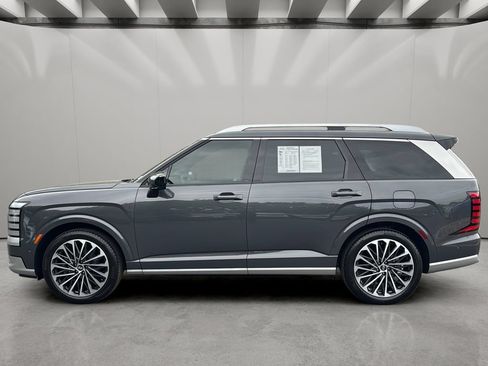 Used 2026 Hyundai Palisade Calligraphy FWD image 2