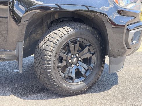 Used 2022 Chevrolet Colorado Z71 w/ Z71 Midnight Edition AWD/4WD image 5