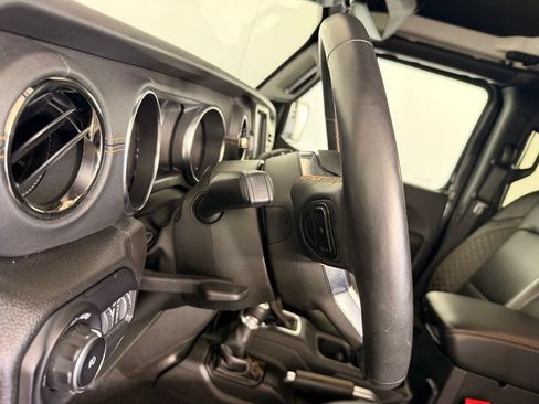 Used 2022 Jeep Wrangler Unlimited Sahara AWD/4WD image 33