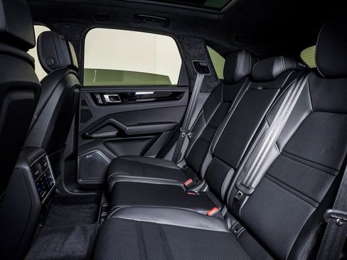 Certified 2023 Porsche Cayenne GTS image 17