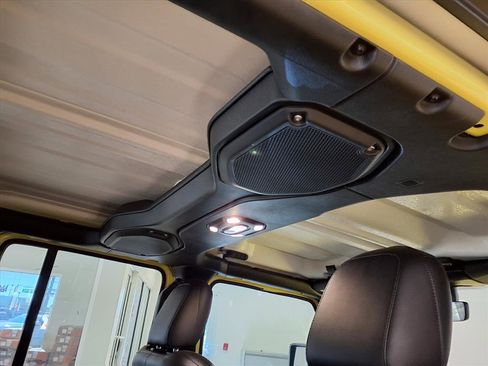 Used 2023 Jeep Wrangler Unlimited Sahara image 17