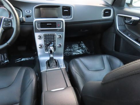 Used 2017 Volvo S60 T5 Inscription Platinum w/ Climate Package image 15