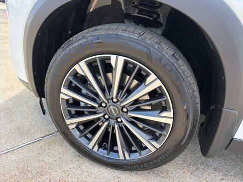 New 2026 Nissan Pathfinder Platinum image 8