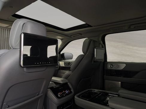 Used 2019 Lincoln Navigator Reserve AWD/4WD image 26