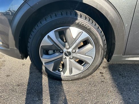 Used 2022 Kia Niro EX w/ Cold Weather Package image 9