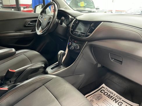 Used 2017 Chevrolet Trax LT w/ LT Convenience Package FWD image 25