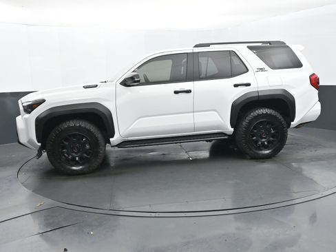 Used 2025 Toyota 4Runner TRD Off-Road image 2