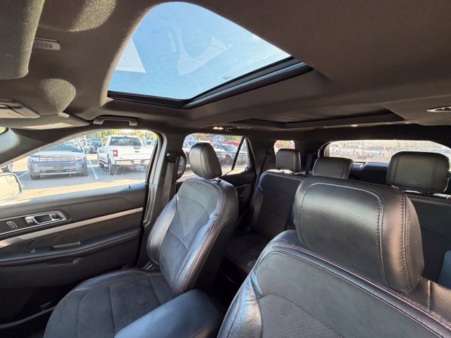 Used 2018 Ford Explorer XLT w/ Equipment Group 202A AWD/4WD image 20