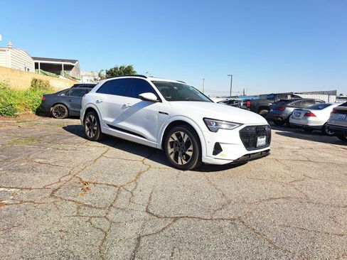 Used 2023 Audi e-tron Premium w/ Convenience Plus Package image 2