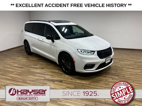 Used 2023 Chrysler Pacifica Limited w/ S Appearance Package AWD/4WD image 24