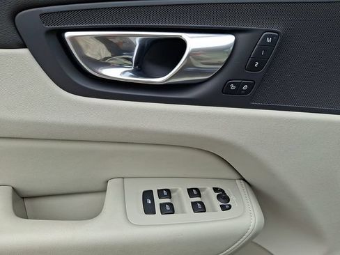 Certified 2023 Volvo XC60 B5 Core w/ Climate Package AWD/4WD image 14
