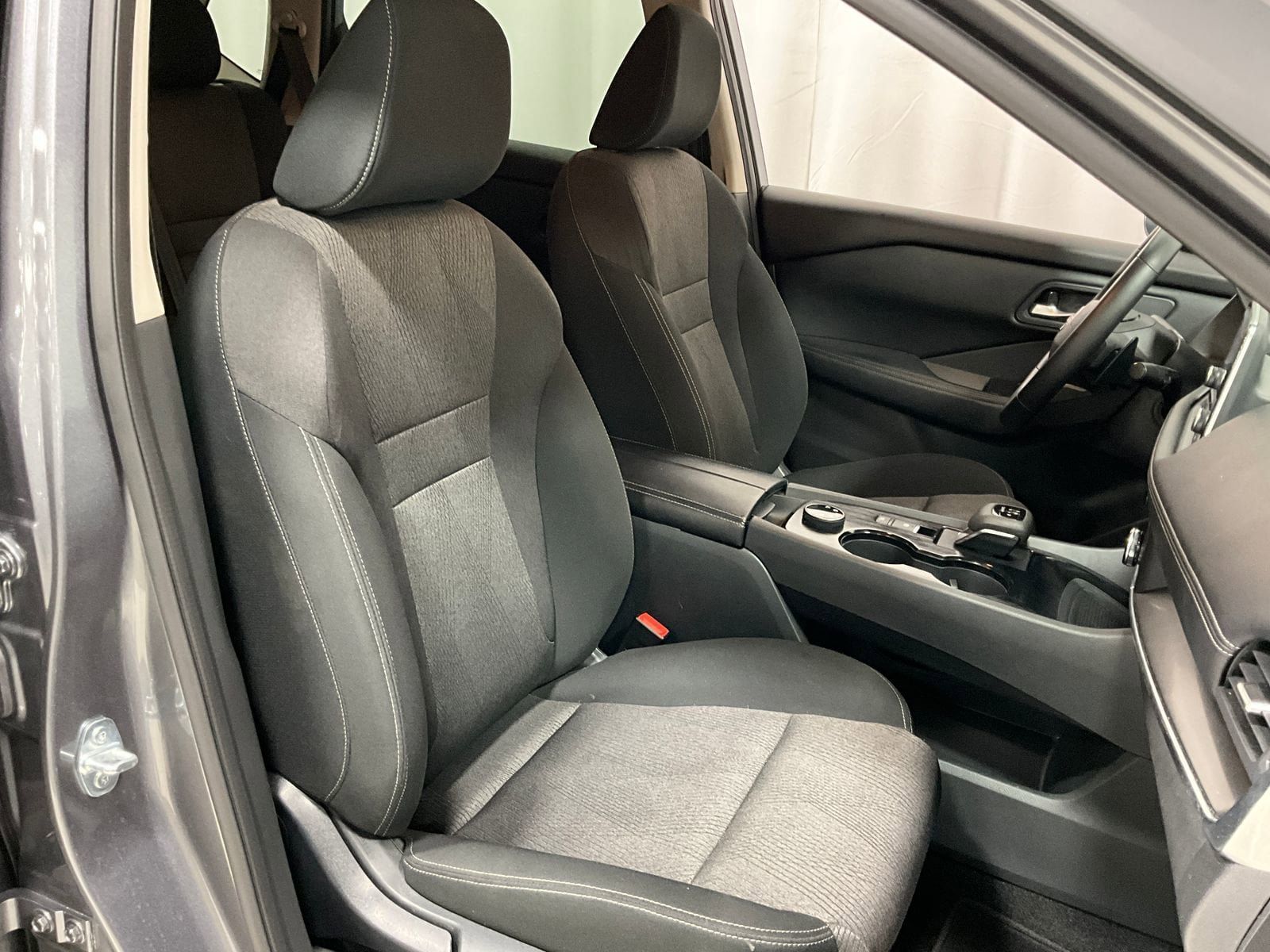 Used 2025 Nissan Rogue SV AWD/4WD image 9