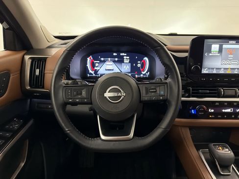 Certified 2025 Nissan Pathfinder Platinum w/ Cargo Package FWD image 18