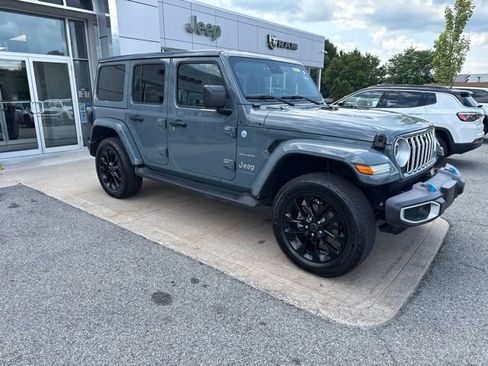 Used 2024 Jeep Wrangler Unlimited Sahara w/ Technology Group AWD/4WD image 9