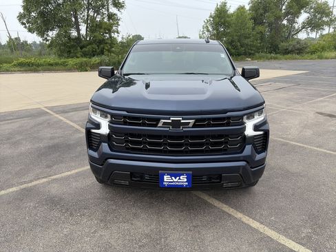 Used 2022 Chevrolet Silverado 1500 RST AWD/4WD image 2