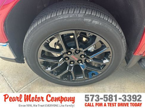Used 2025 GMC Sierra 1500 SLT w/ SLT Premium Package AWD/4WD image 9