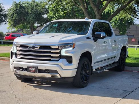 Used 2025 Chevrolet Silverado 1500 High Country w/ High Country Premium Package AWD/4WD image 12