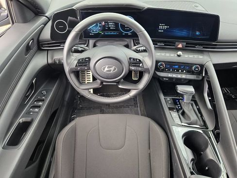 Certified 2025 Hyundai Elantra SEL FWD image 13