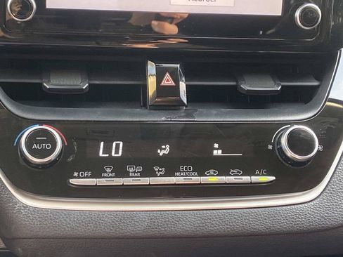 Used 2020 Toyota Corolla LE FWD image 31