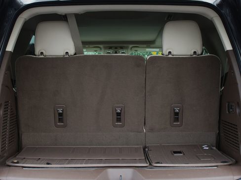 Used 2021 GMC Yukon Denali w/ Denali Premium Package image 13