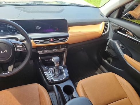 Certified 2024 Kia Seltos EX FWD image 11