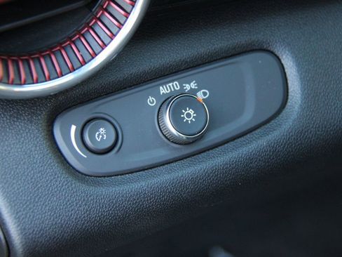 Used 2025 Chevrolet Trax RS image 34