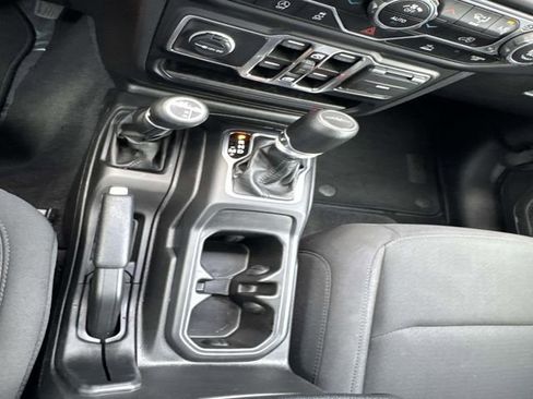 Used 2023 Jeep Gladiator Sport AWD/4WD image 23