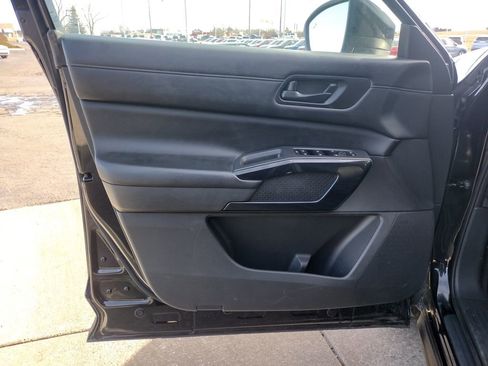 Used 2023 Nissan Pathfinder SV AWD/4WD image 29