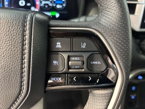 Used 2023 Toyota Tundra Limited AWD/4WD image 9