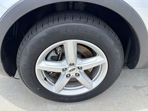 Used 2018 Ford Explorer XLT FWD image 11