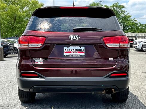 Used 2017 Kia Sorento LX image 4