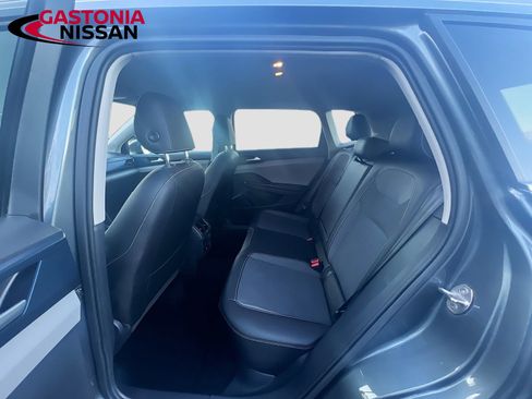 Used 2024 Volkswagen Taos SE image 31