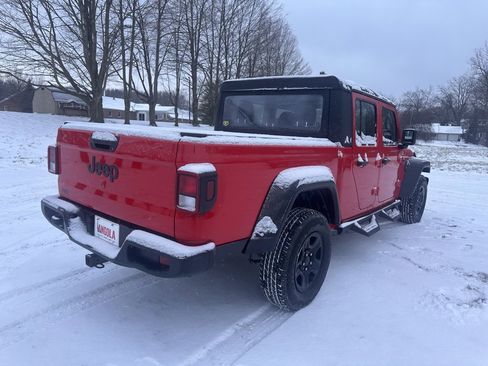 Used 2023 Jeep Gladiator Sport image 3