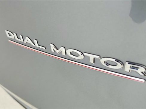 Used 2025 Tesla Model Y Performance image 17