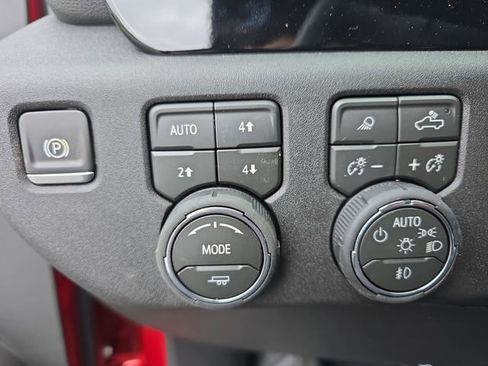 New 2026 Chevrolet Silverado 2500 High Country w/ LPO, Dark Essentials Package AWD/4WD image 28
