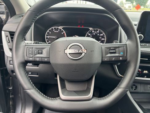 Used 2025 Nissan Rogue SV AWD/4WD image 29