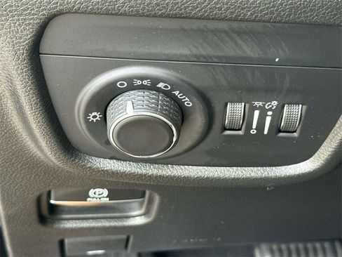 Used 2022 Jeep Grand Cherokee Laredo w/ Luxury Tech Group I image 27