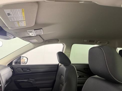 Used 2025 Nissan Pathfinder SV FWD image 24