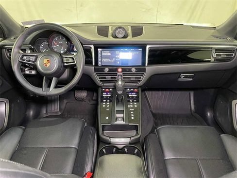 Used 2025 Porsche Macan image 26