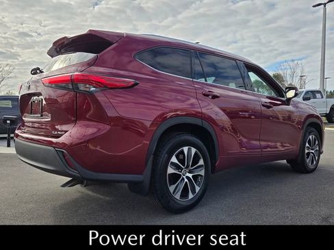 Used 2021 Toyota Highlander XLE image 14