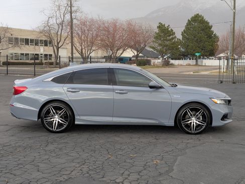 Used 2021 Honda Accord Touring image 2