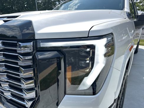 Used 2025 GMC Sierra 2500 Denali Ultimate AWD/4WD image 6