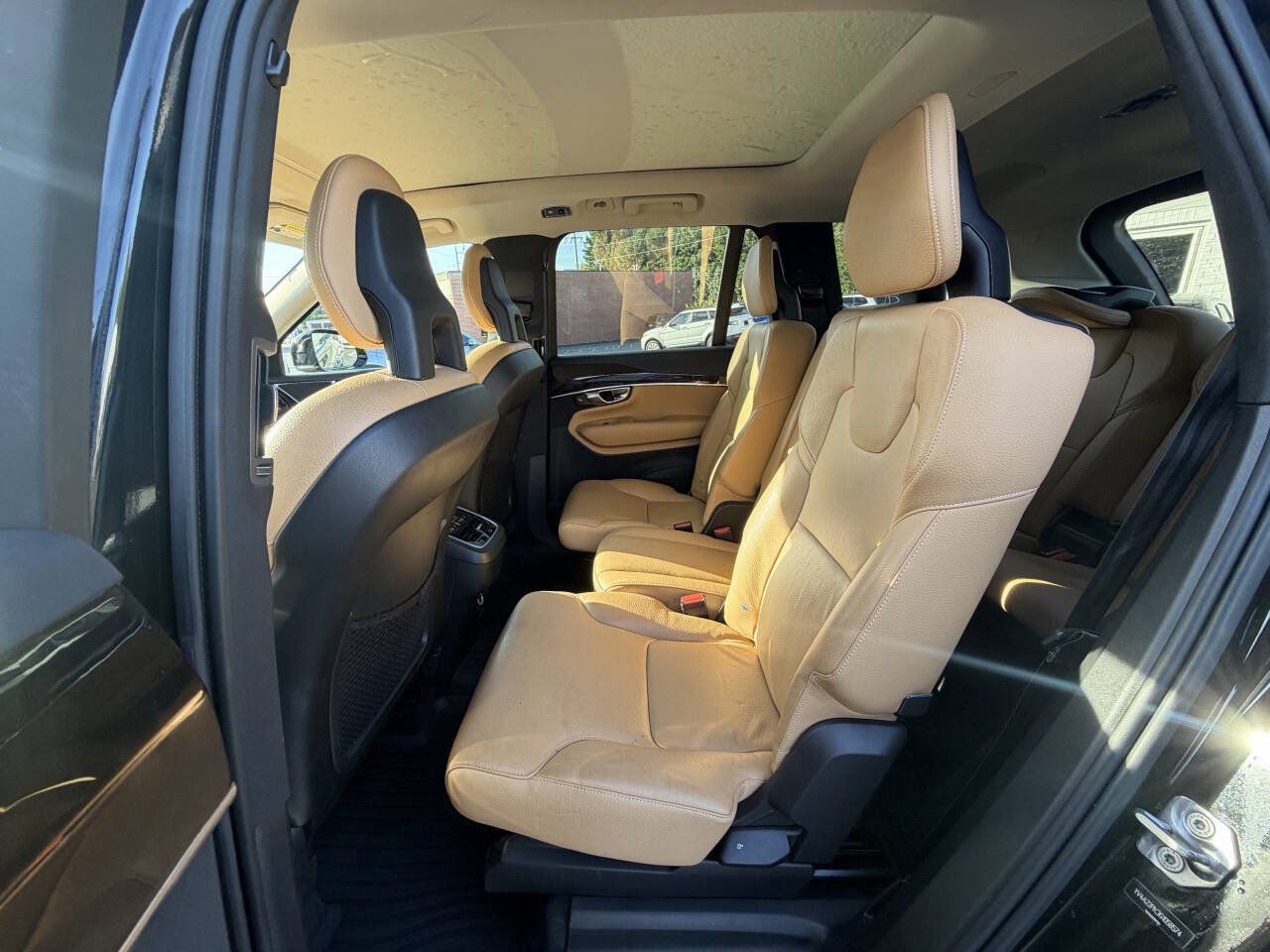 Used 2016 Volvo XC90 T6 Momentum w/ Momentum Plus Package AWD/4WD image 11