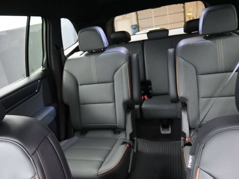 New 2026 GMC Acadia AT4 w/ Luxury Package AWD/4WD image 22