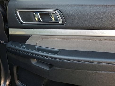 Used 2017 Ford Explorer XLT w/ Equipment Group 202A image 13